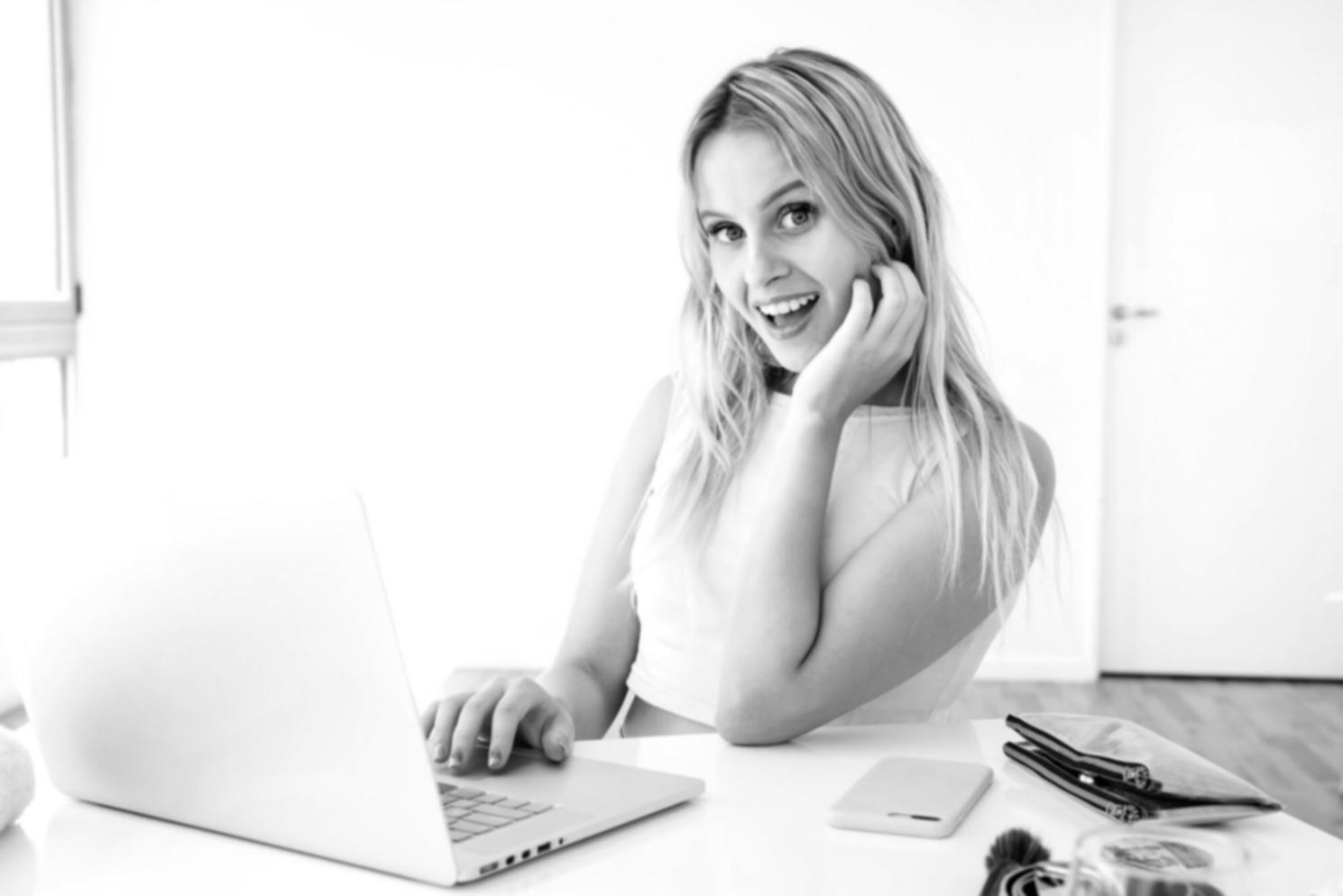 SEO-Analytics Workshop – Teilnehmer analysieren Daten am Bildschirm